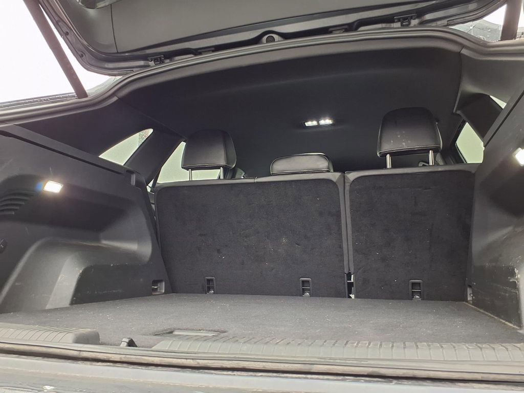 Used 2025 Volkswagen Atlas Cross Sport SE image 14