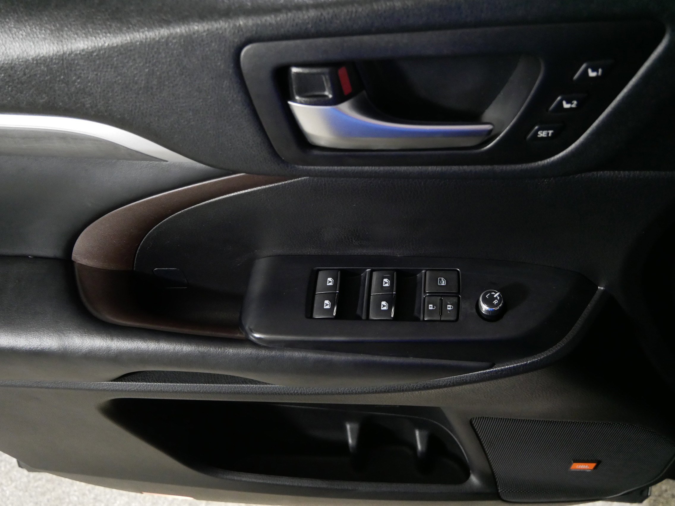 Used 2019 Toyota Highlander Limited Platinum image 19