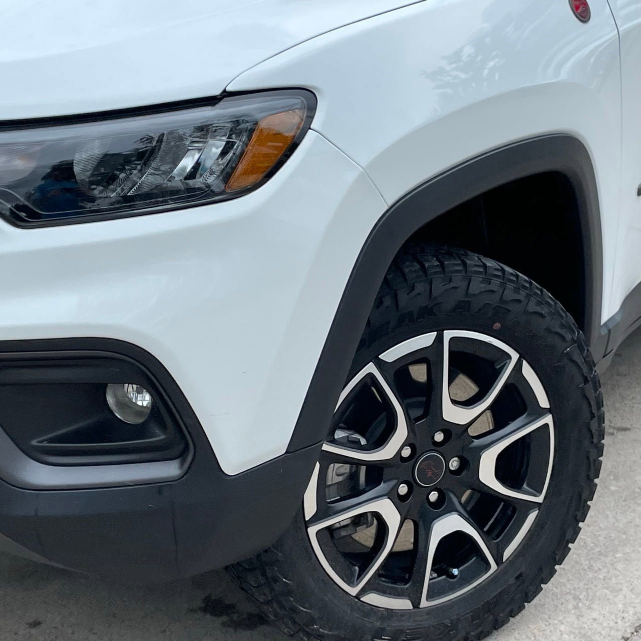 Used 2025 Jeep Compass Trailhawk AWD/4WD image 9