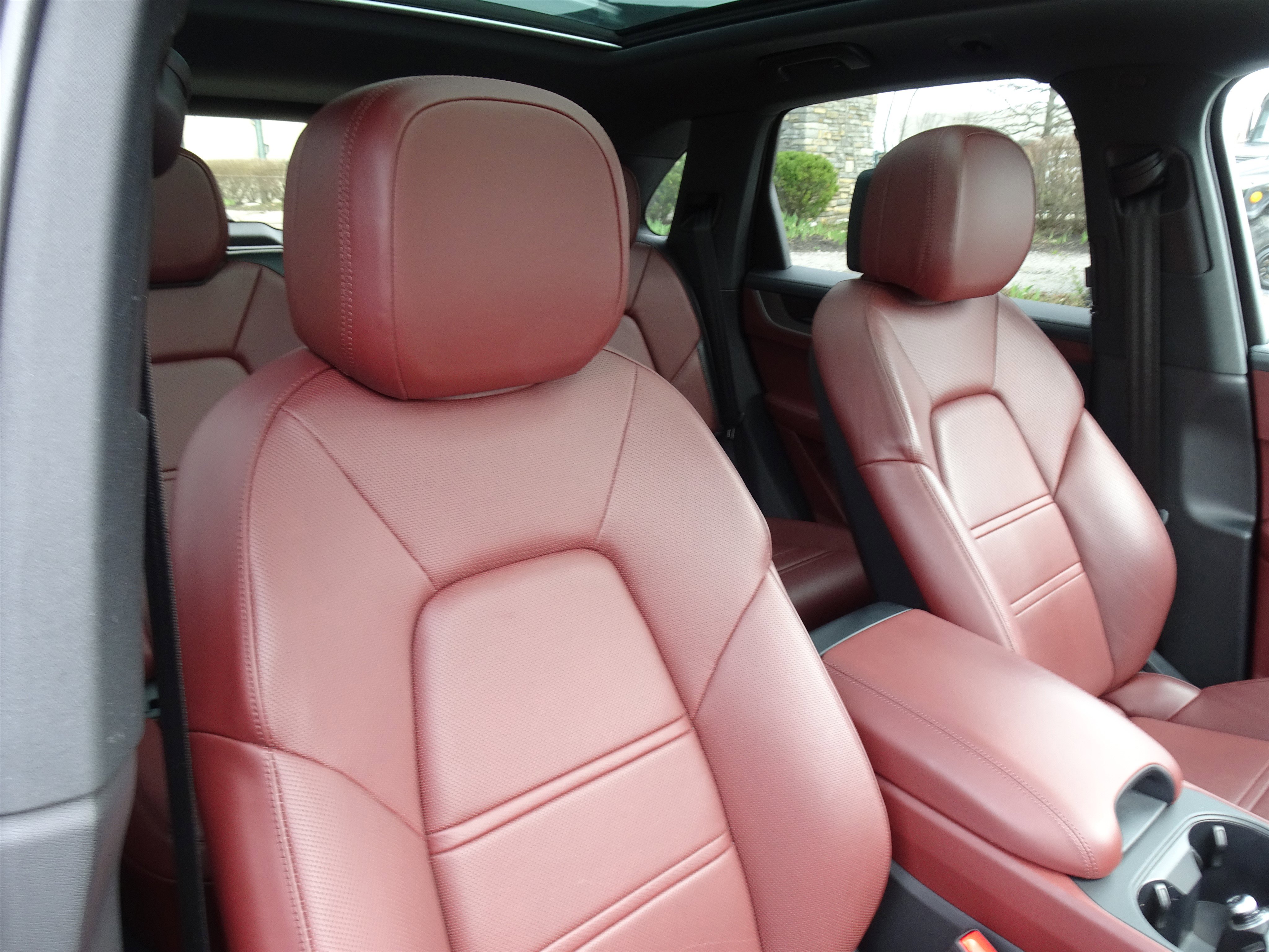 Used 2024 Porsche Cayenne image 28