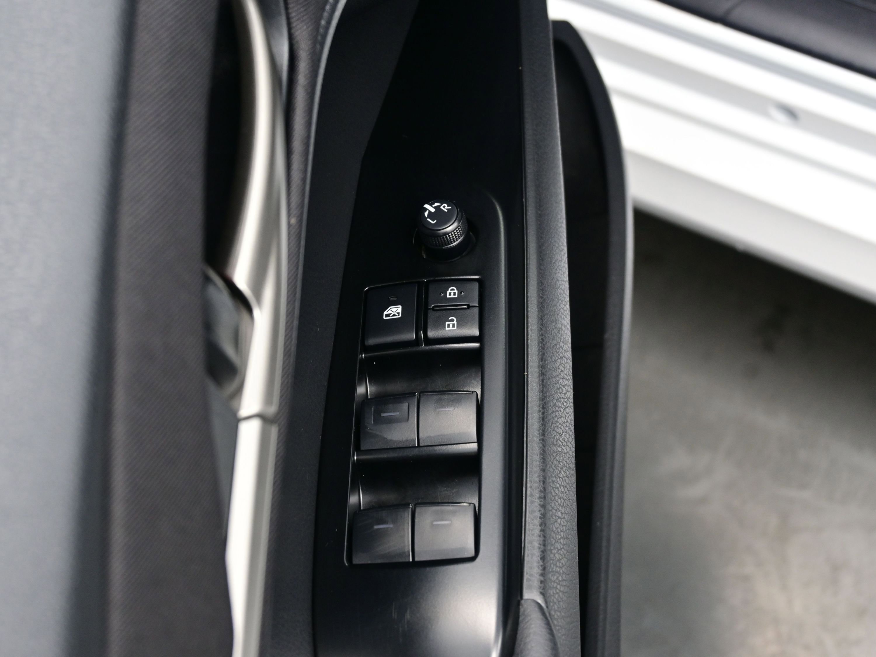 Used 2025 Toyota Camry LE image 10