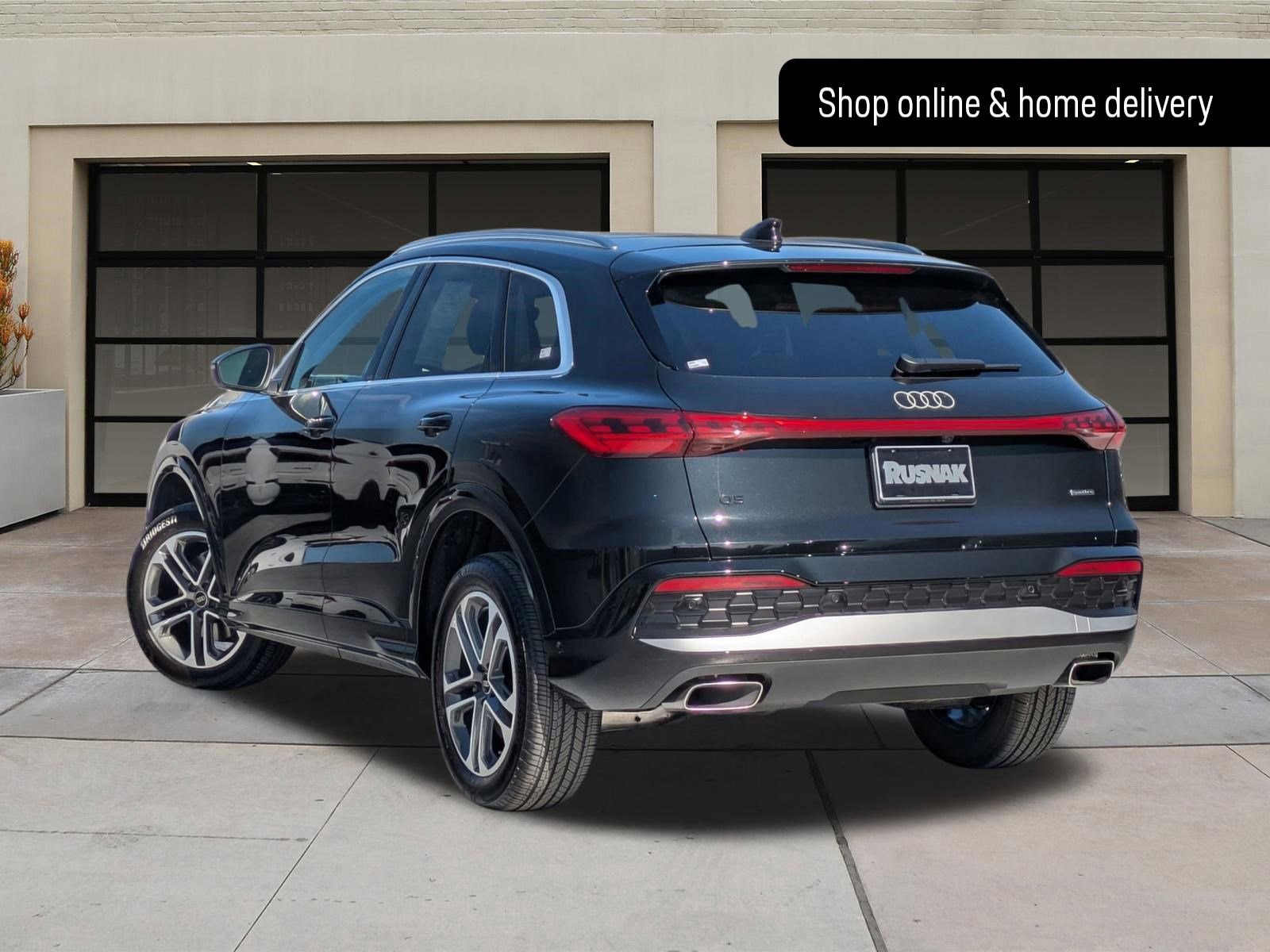 Used 2025 Audi Q5 Premium w/ Convenience Package image 2