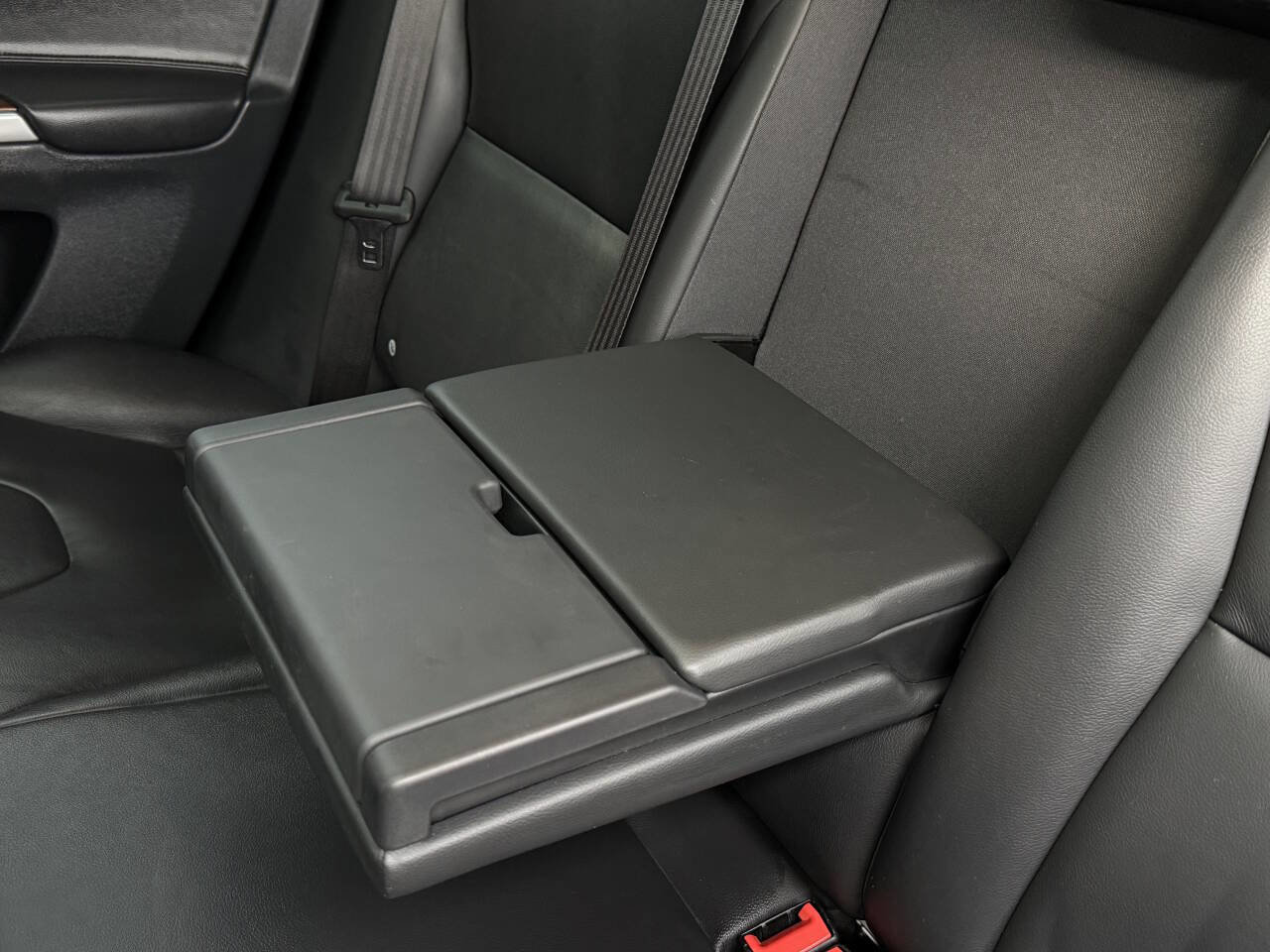 Used 2017 Volvo XC60 T5 Inscription image 38