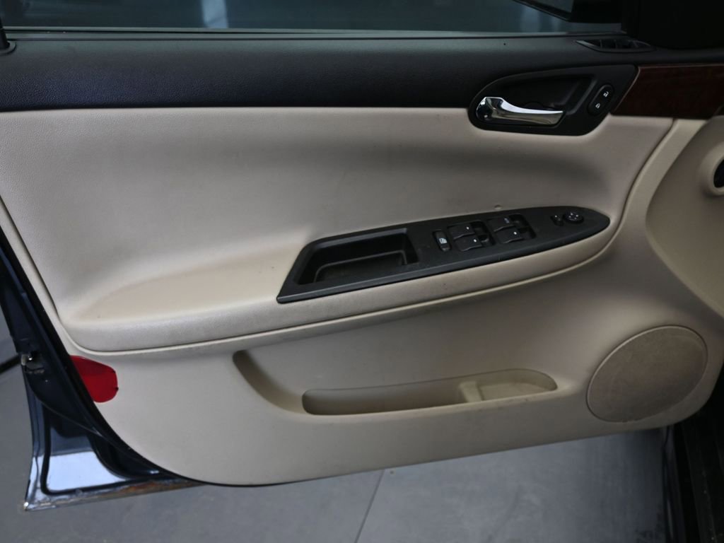 Used 2011 Chevrolet Impala LT w/ Luxury Edition Package FWD image 17
