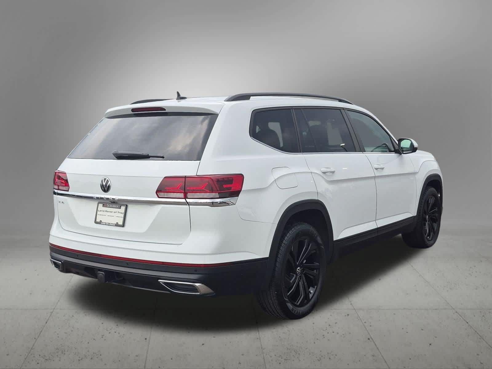 Used 2023 Volkswagen Atlas SE w/ Black Wheel Package FWD image 6