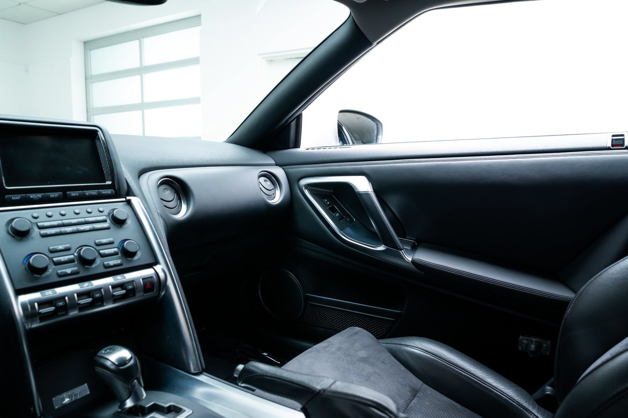 Used 2009 Nissan GT-R Premium AWD/4WD image 11