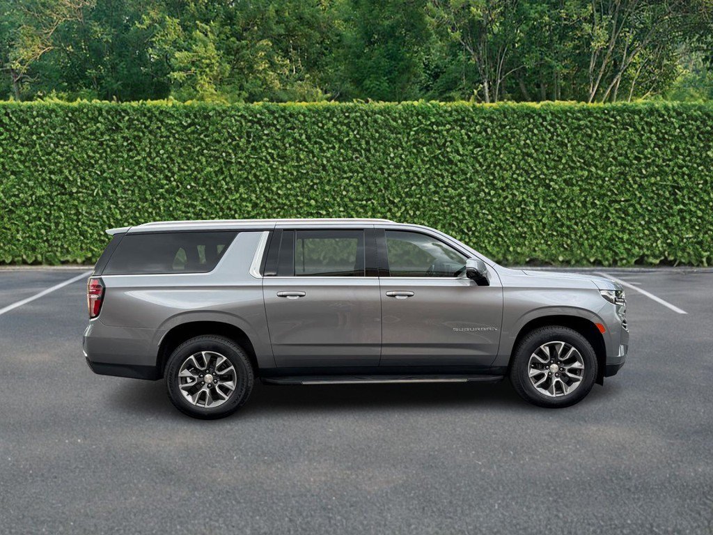 Used 2021 Chevrolet Suburban LT w/ LT Signature Package AWD/4WD image 2