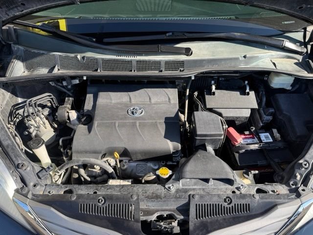 Used 2014 Toyota Sienna XLE FWD image 41