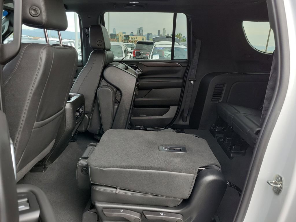 Used 2023 Chevrolet Suburban Z71 image 16