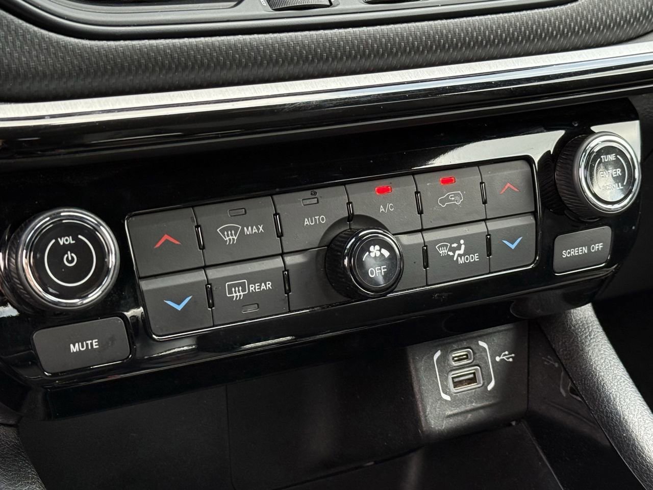 Used 2025 Jeep Compass Trailhawk AWD/4WD image 16