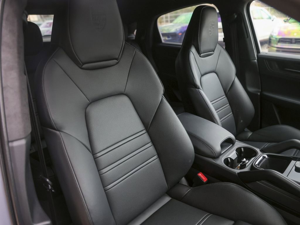 Certified 2026 Porsche Cayenne Turbo GT image 33