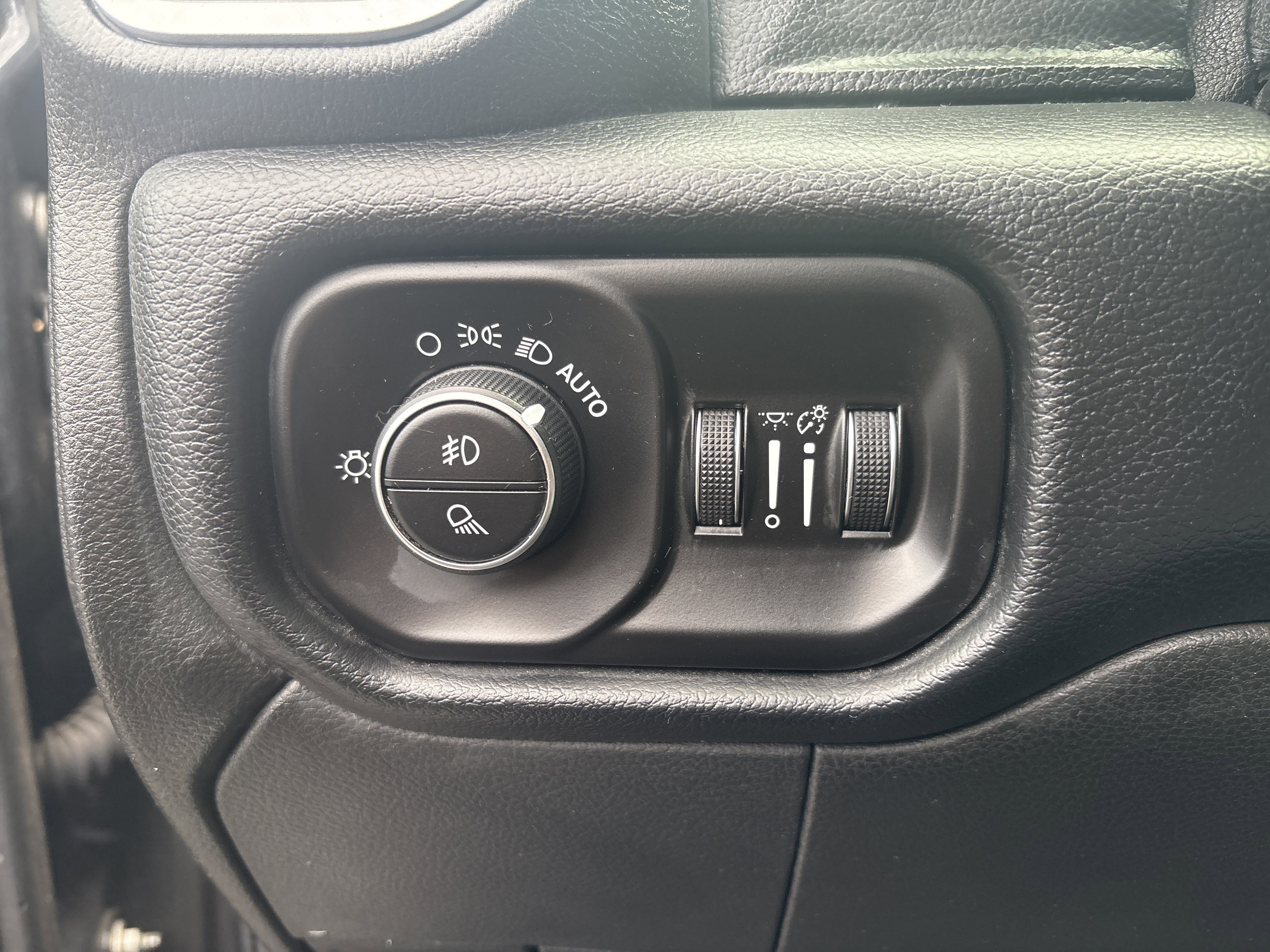 Used 2020 RAM 2500 Big Horn w/ Level 2 Equipment Group image 15