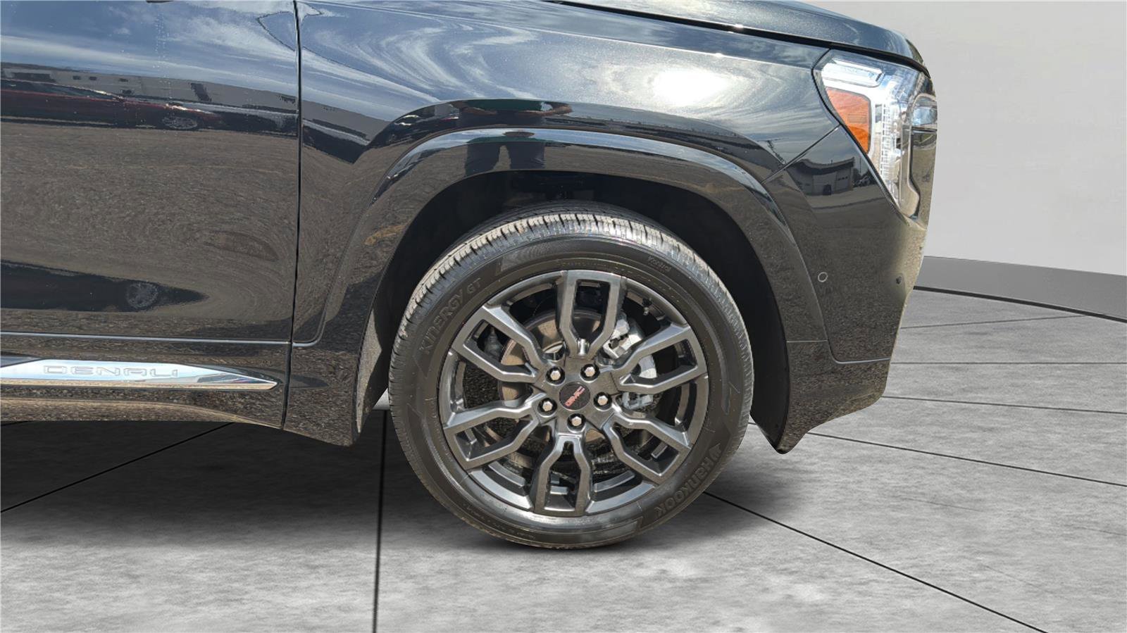 Used 2023 GMC Terrain Denali w/ Black Diamond Edition AWD/4WD image 27