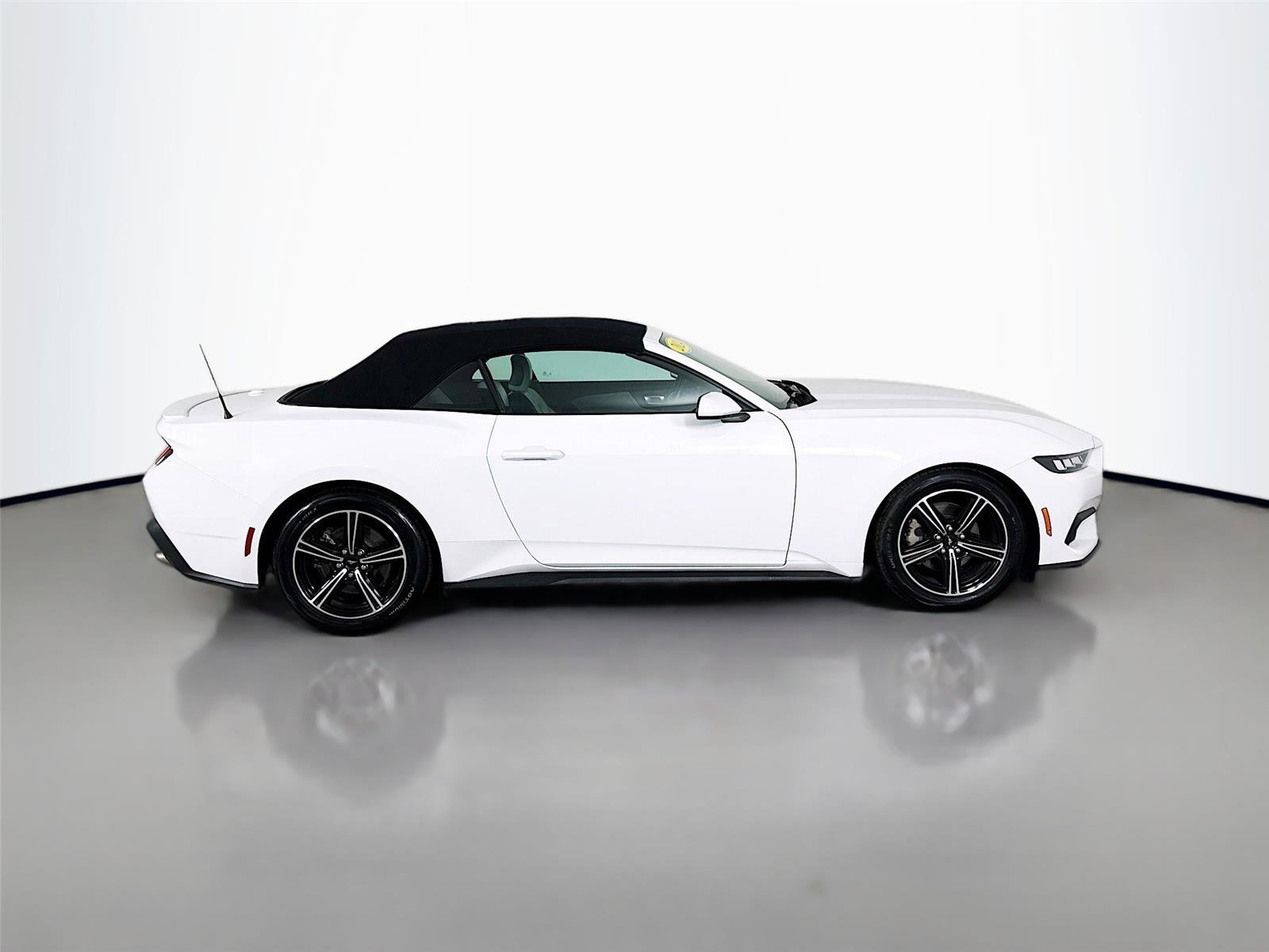 Used 2024 Ford Mustang Premium image 8