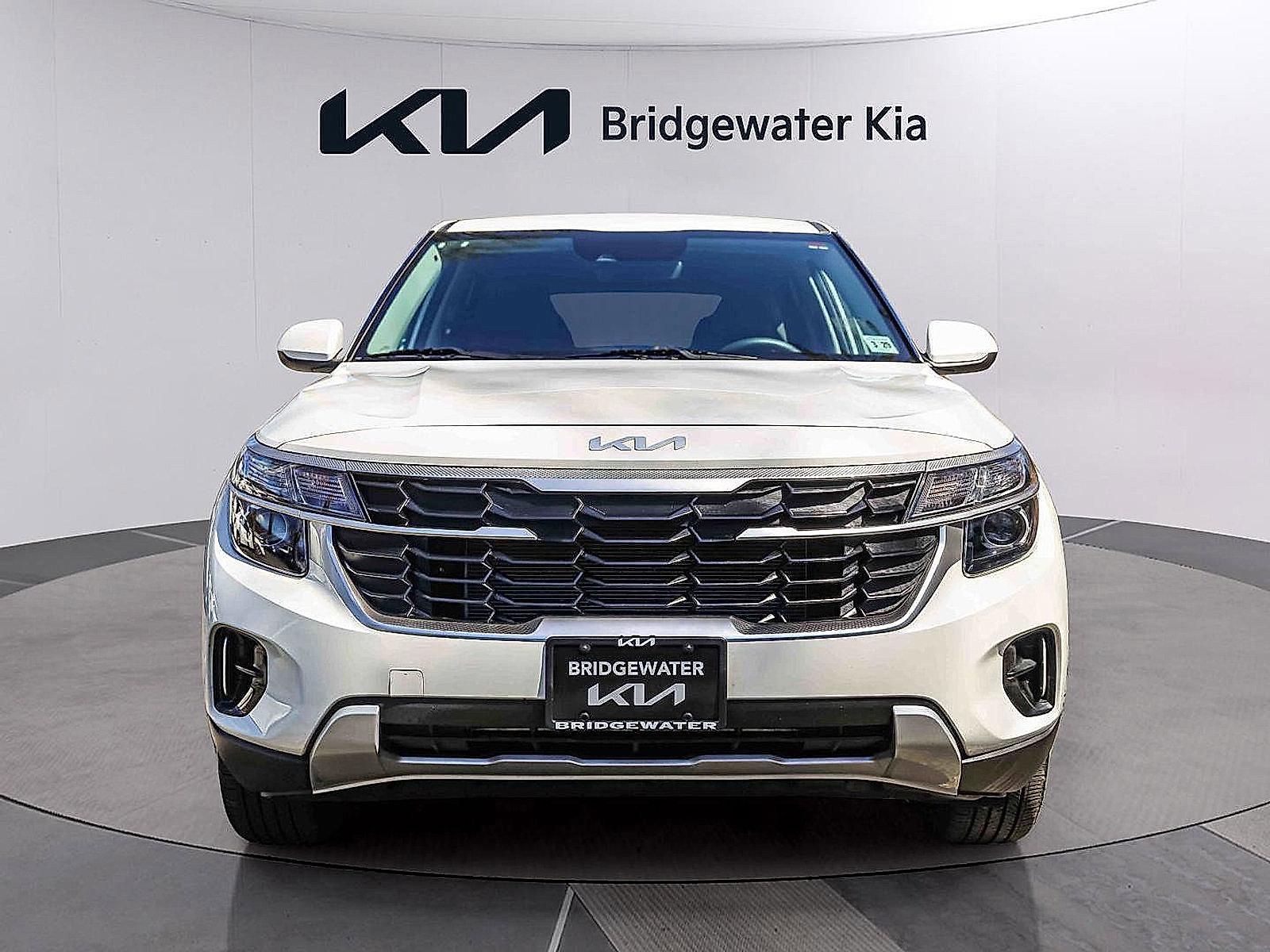 Certified 2024 Kia Seltos LX image 2