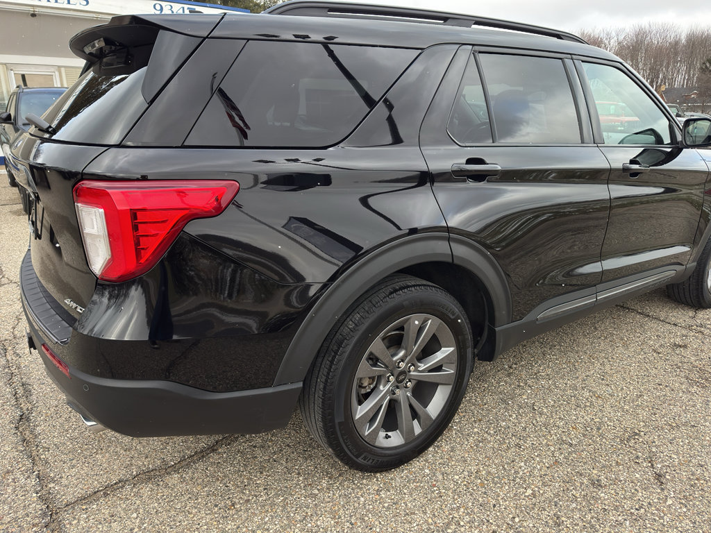 Used 2021 Ford Explorer XLT w/ XLT Sport Appearance Package image 12