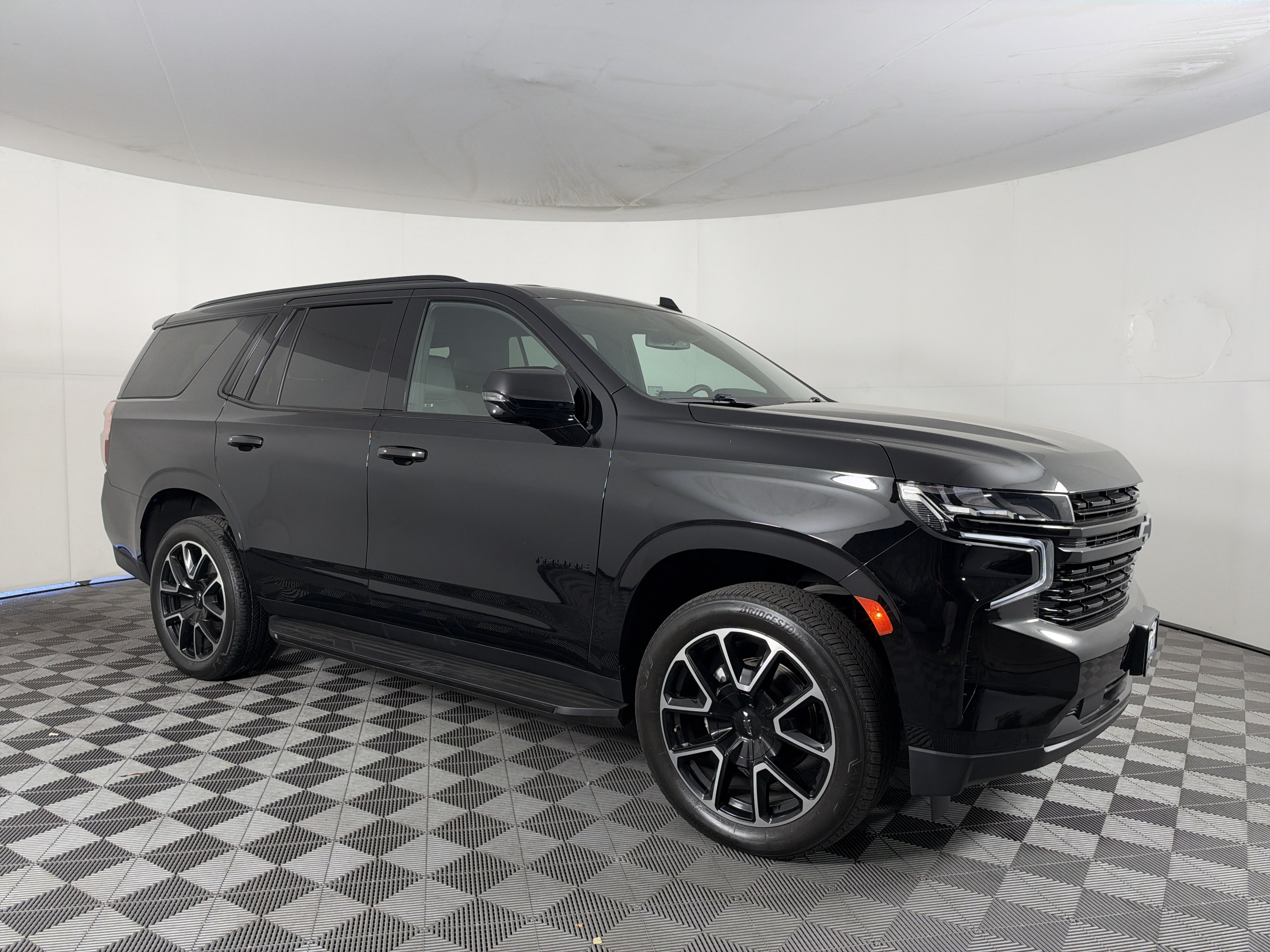 Used 2024 Chevrolet Tahoe RST w/ Luxury Package AWD/4WD image 2