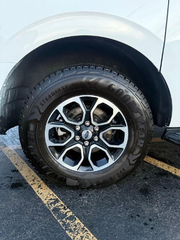 Used 2024 Ford Expedition Max XLT image 7