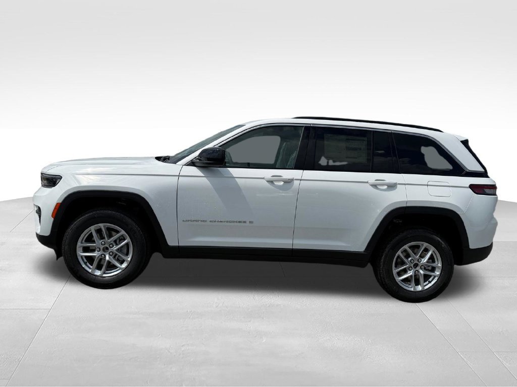 New 2026 Jeep Grand Cherokee Laredo RWD image 2