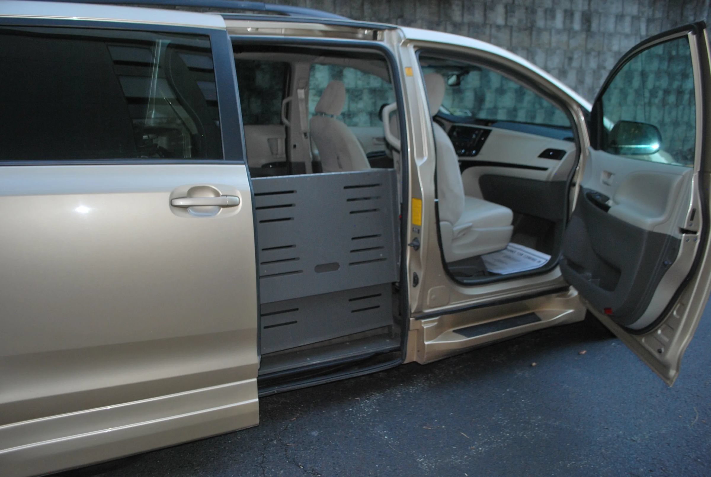 Used 2012 Toyota Sienna LE FWD image 20