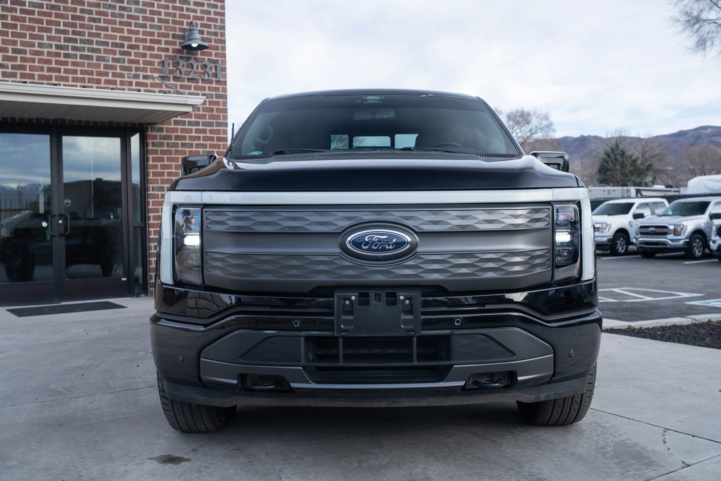 Used 2022 Ford F150 Lightning Lariat image 2