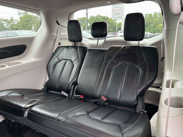 Used 2023 Chrysler Pacifica Touring-L FWD image 26