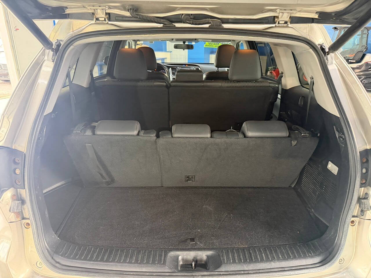 Used 2014 Toyota Highlander LE AWD/4WD image 13