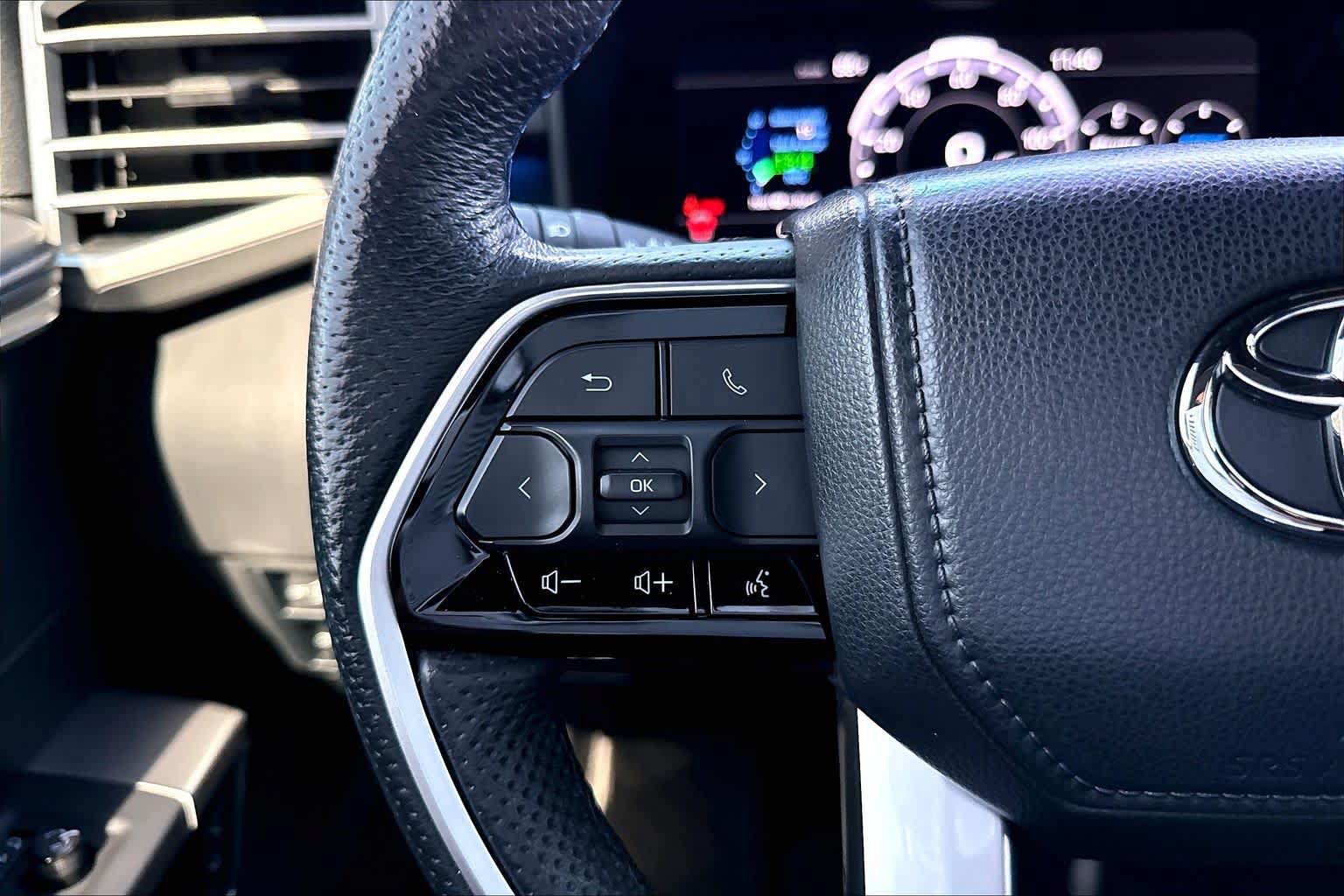 Used 2023 Toyota Sequoia Platinum AWD/4WD image 22