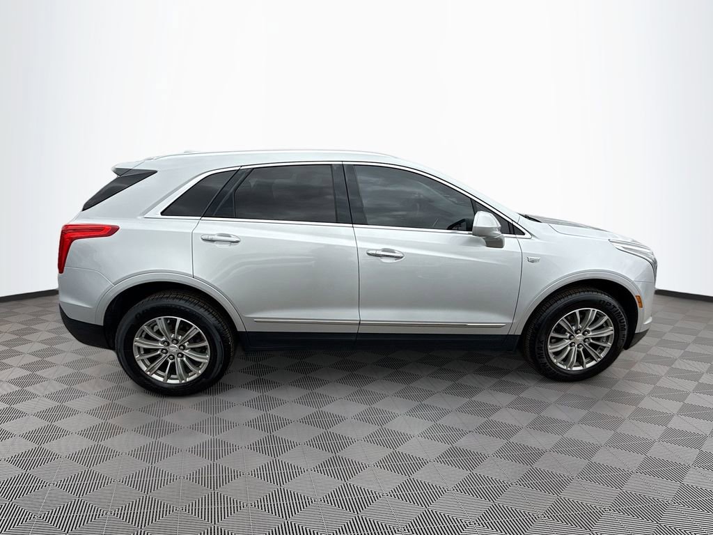 Used 2018 Cadillac XT5 Luxury w/ Driver Awareness Package FWD image 5