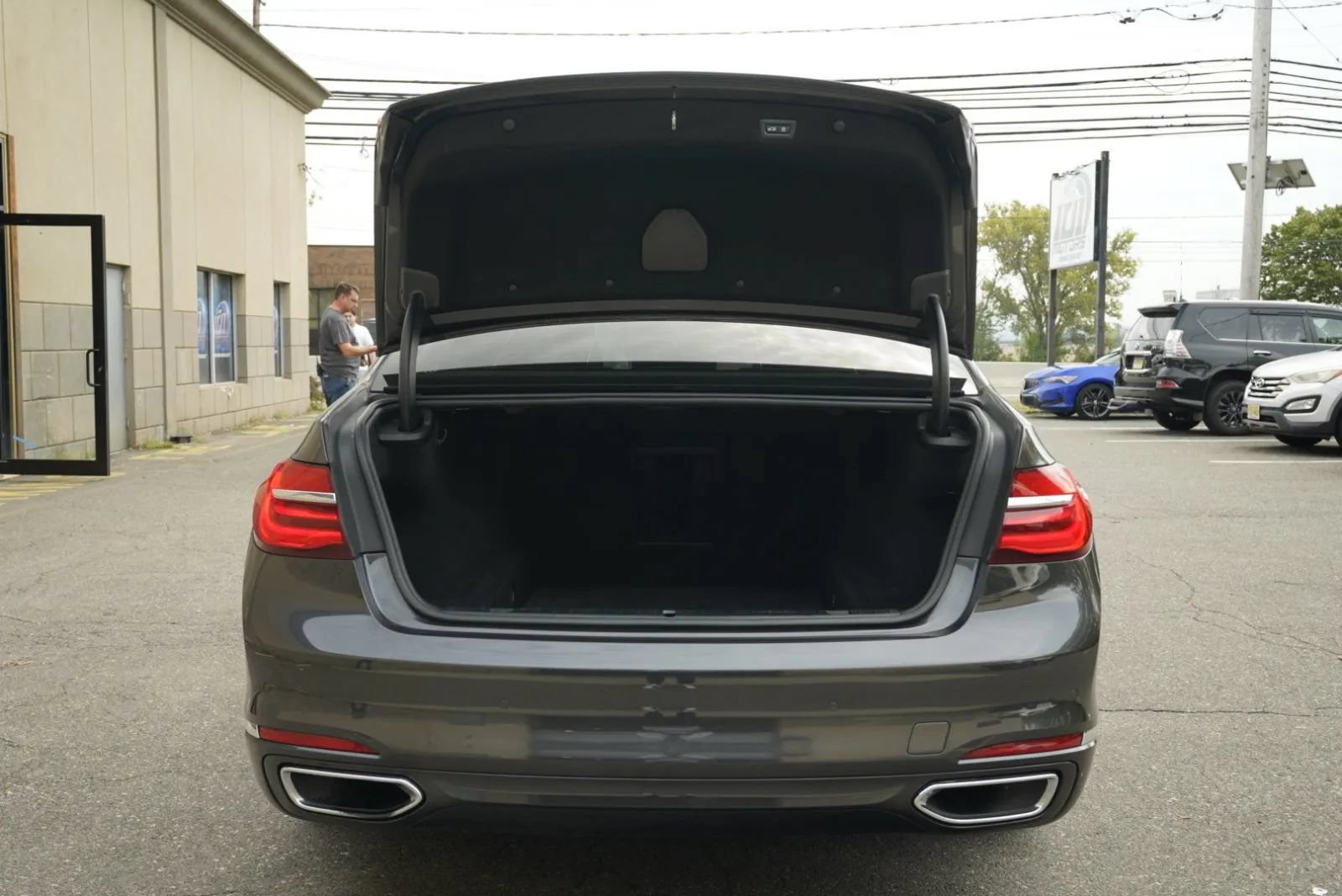 Used 2017 BMW 740i xDrive AWD/4WD image 33