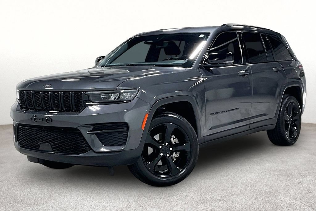 Used 2022 Jeep Grand Cherokee Altitude AWD/4WD image 14