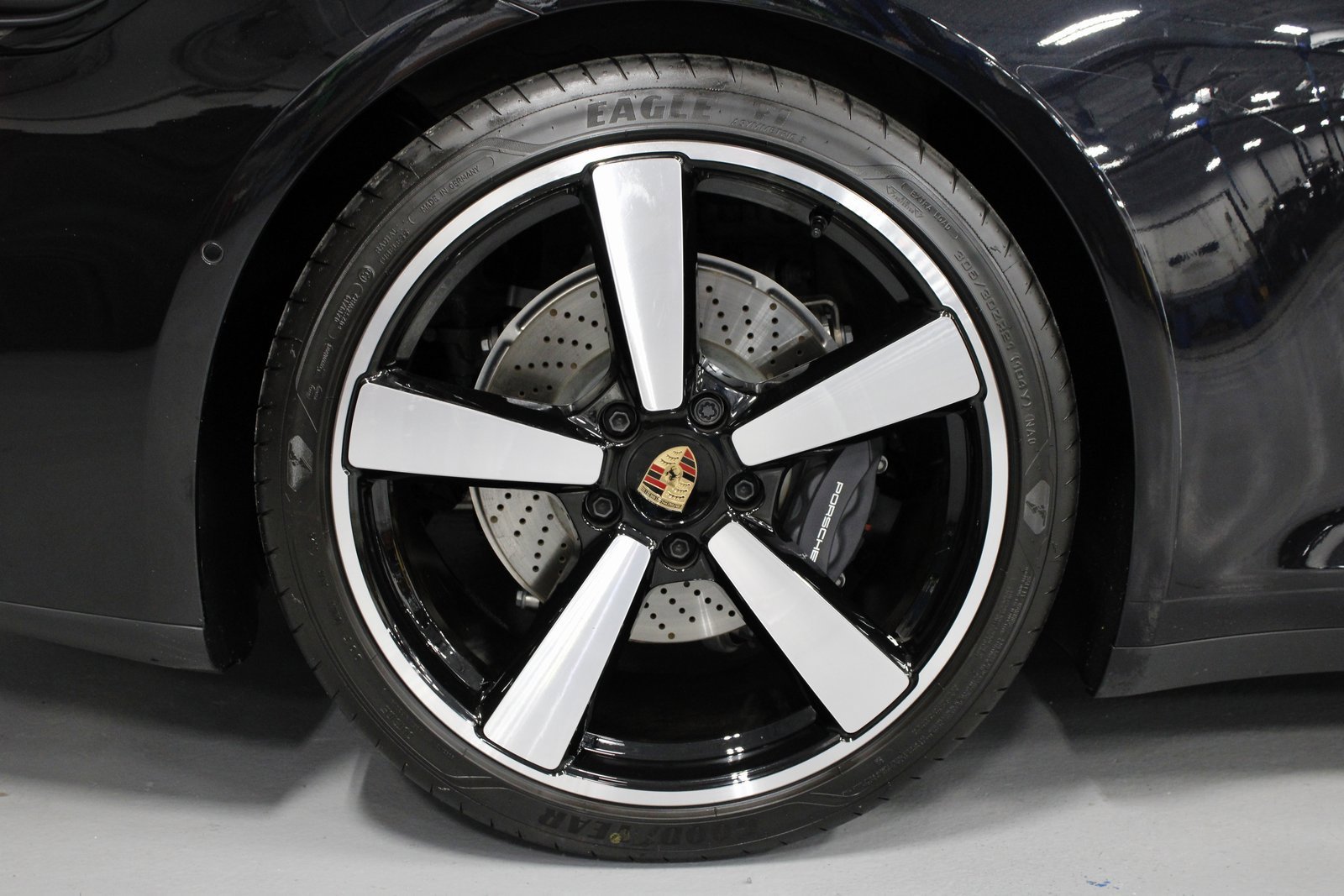 Certified 2025 Porsche 911 Carrera image 13