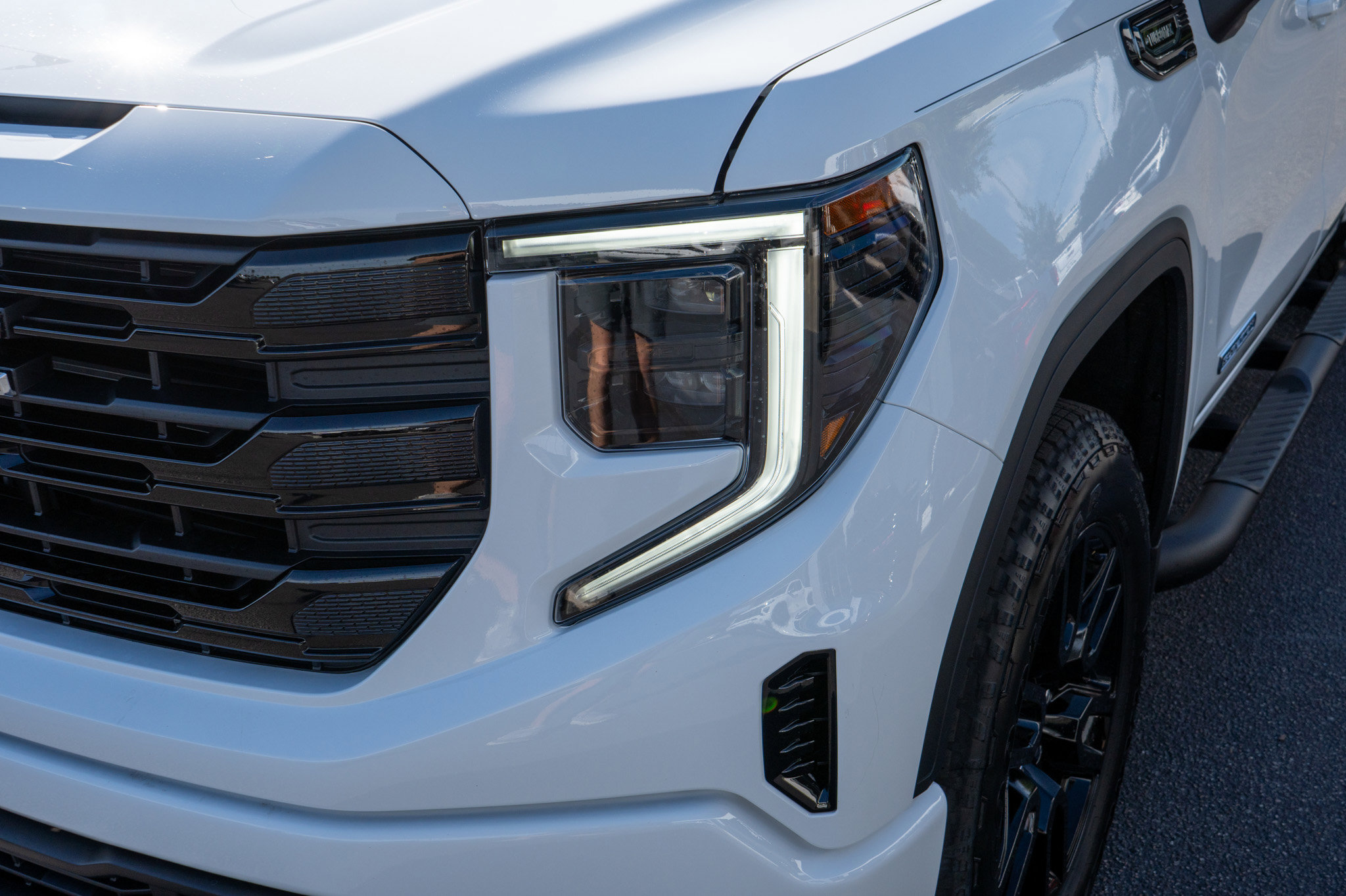 New 2026 GMC Sierra 1500 Elevation w/ Elevation Select Package AWD/4WD image 9