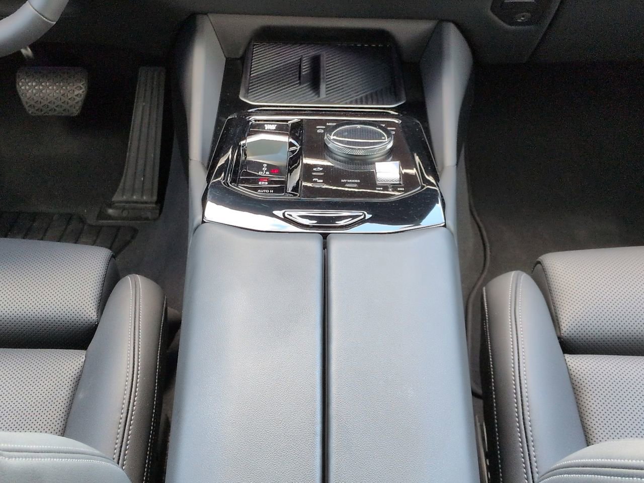 Used 2026 BMW 530i xDrive AWD/4WD image 19