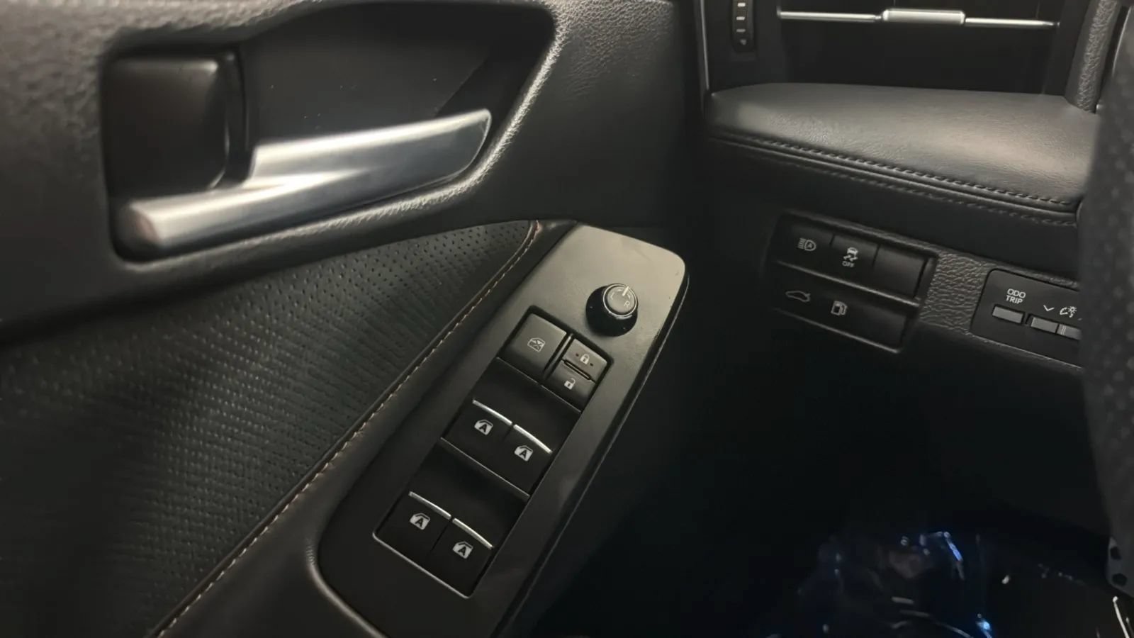 Used 2019 Toyota Avalon XSE w/ Carpet Mat Package FWD image 16