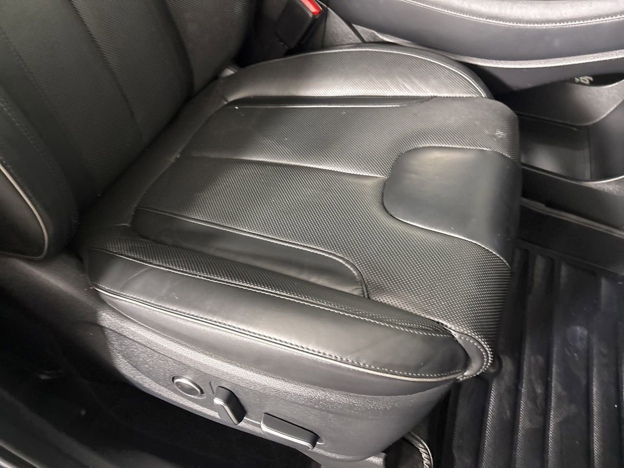 Used 2023 Hyundai Palisade Calligraphy image 31