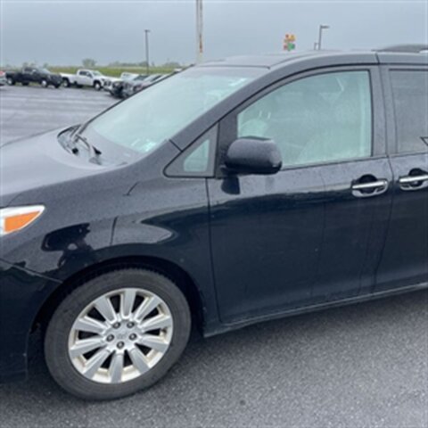 Used 2015 Toyota Sienna XLE w/ XLE Navigation Package AWD/4WD image 4