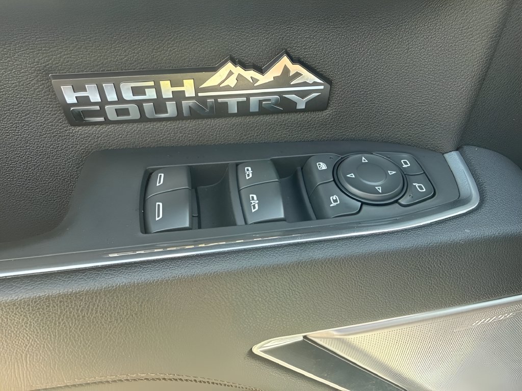 Used 2023 Chevrolet Silverado 1500 High Country w/ Technology Package AWD/4WD image 27