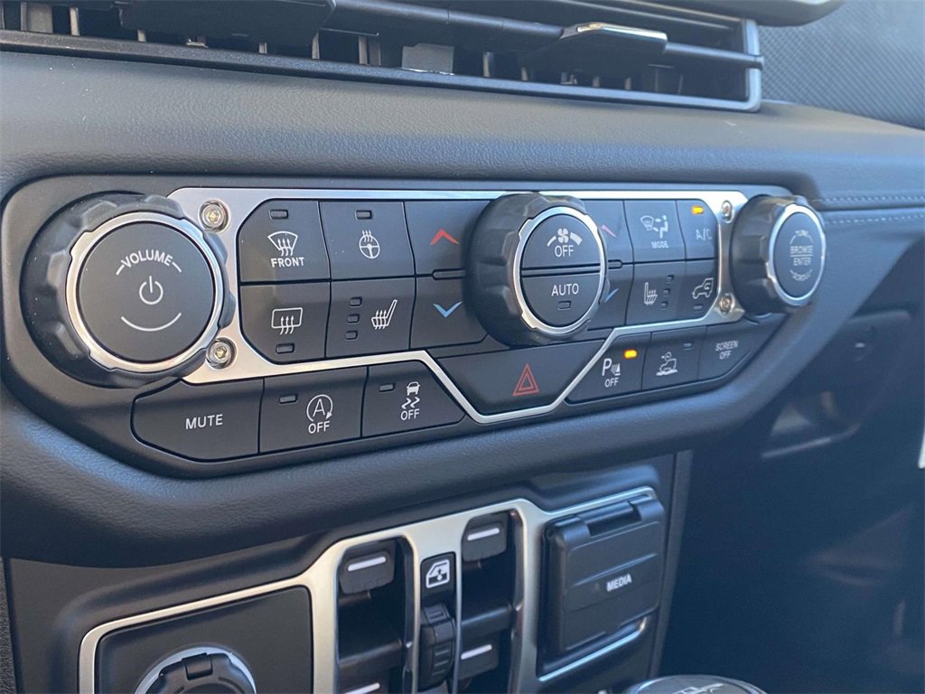 New 2025 Jeep Gladiator Rubicon image 43