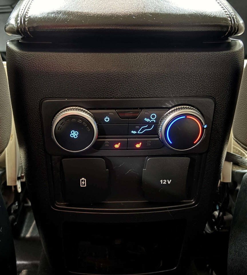 Used 2020 Ford Explorer XLT w/ Equipment Group 202A AWD/4WD image 23