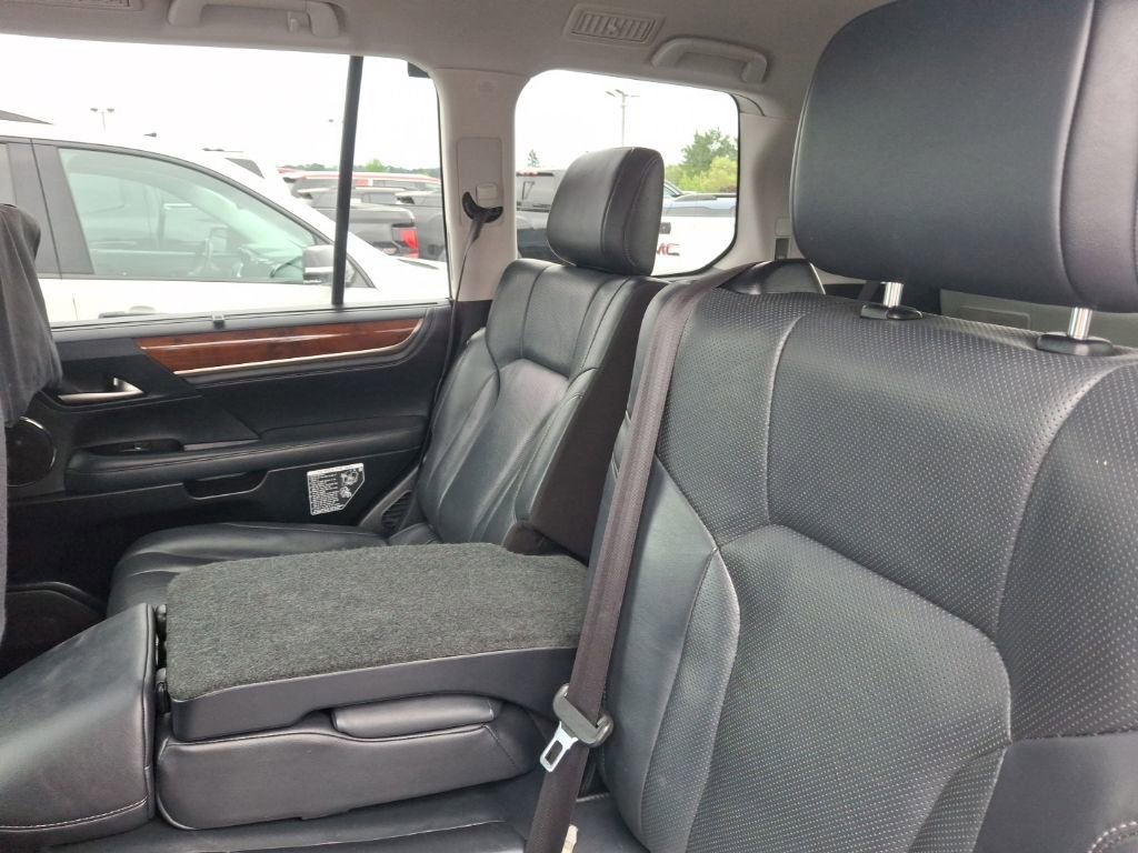 Used 2017 Lexus LX 570 4WD w/ Luxury Package image 14