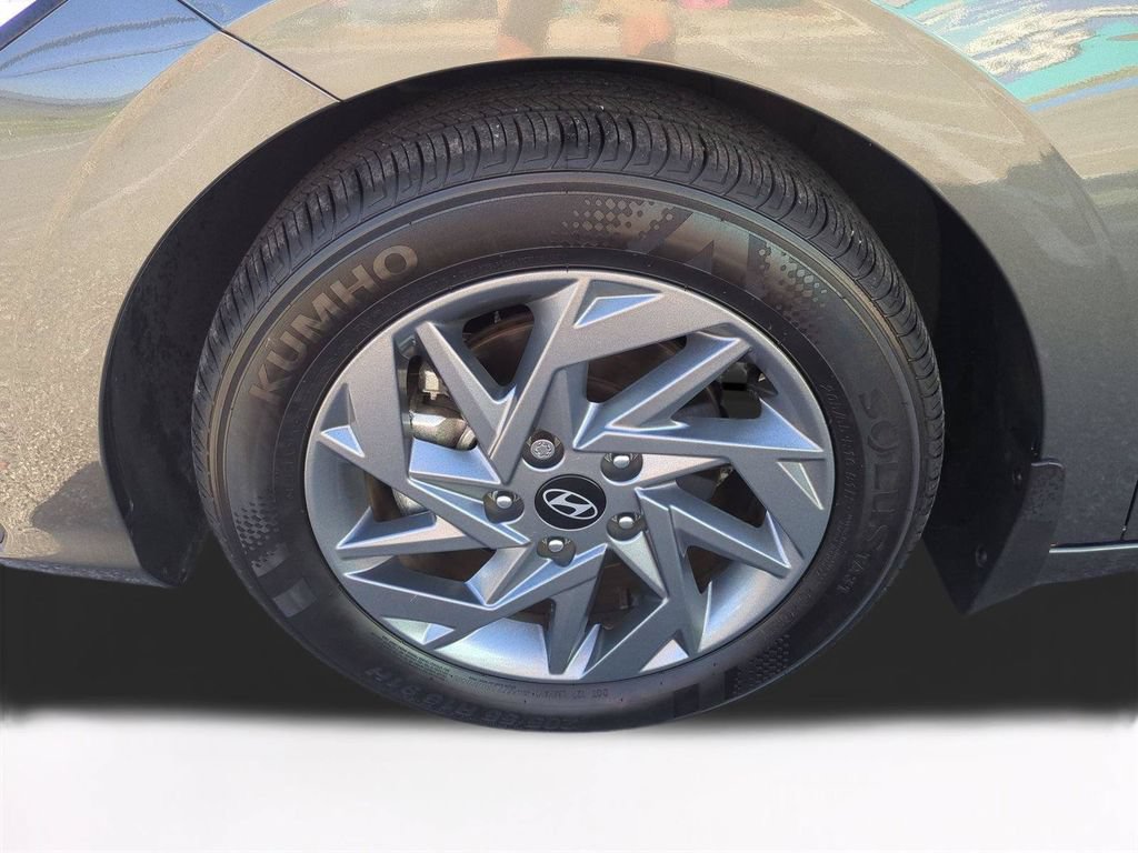 Used 2025 Hyundai Elantra Hybrid FWD image 11