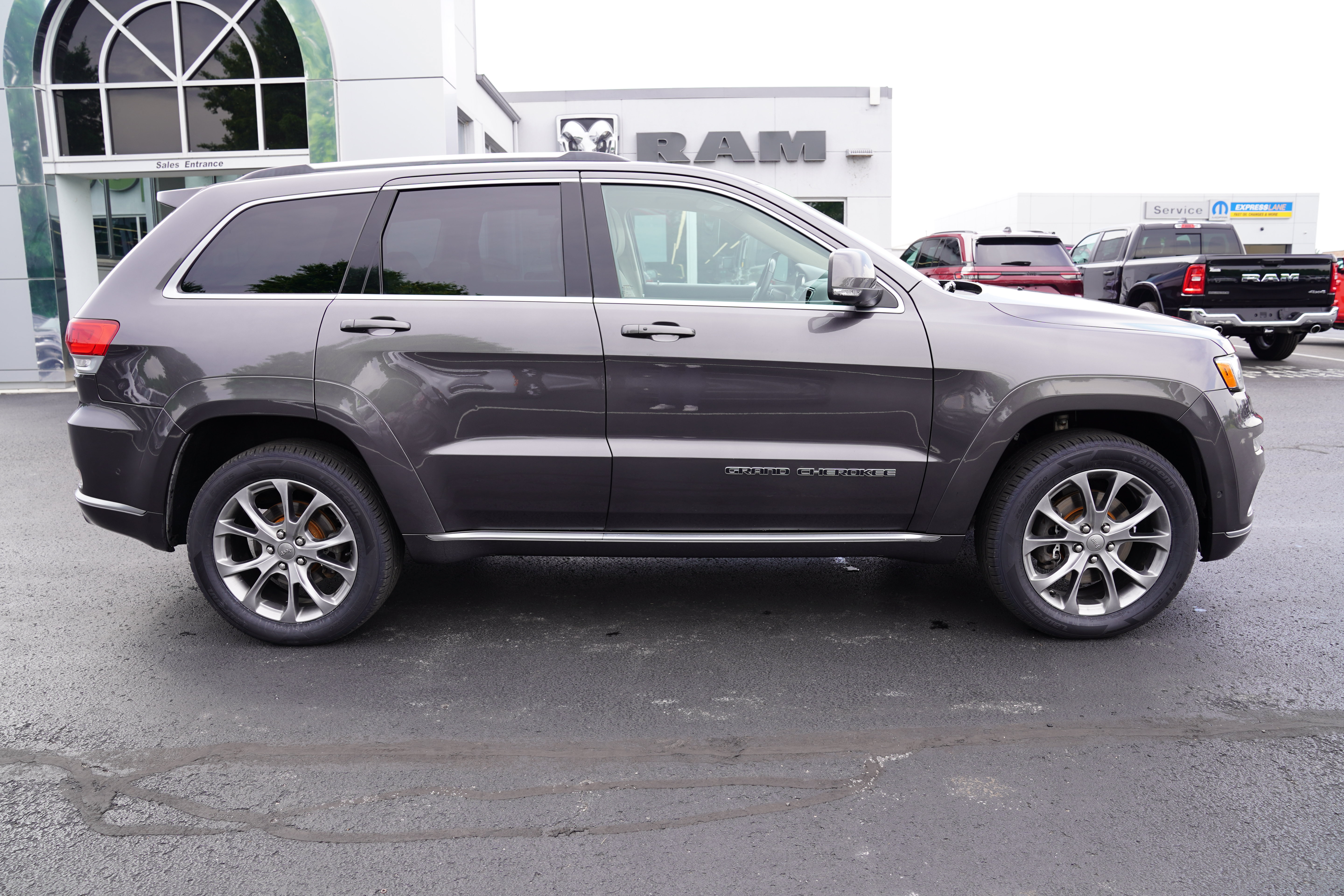 Used 2020 Jeep Grand Cherokee Summit w/ Platinum Series Group AWD/4WD image 2