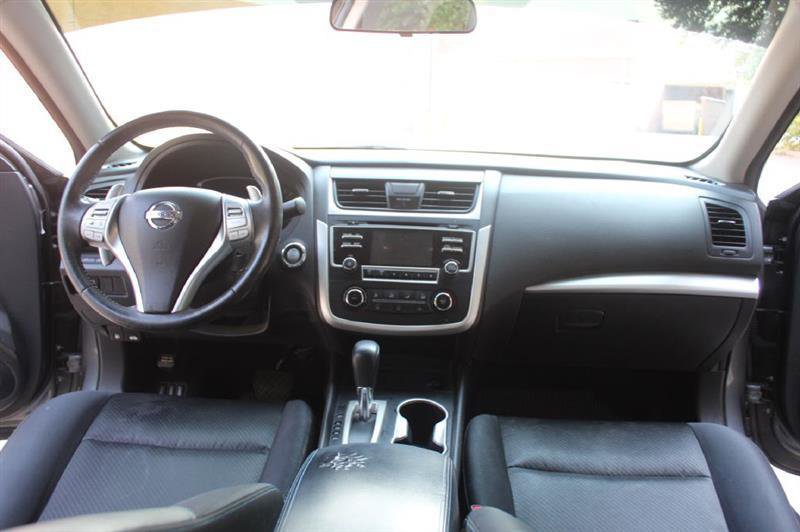 Used 2017 Nissan Altima 2.5 SR w/ LED Appearance Package FWD image 14