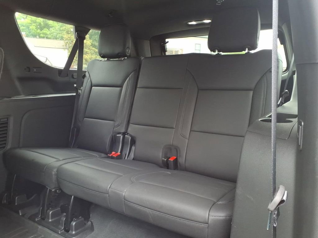 Used 2024 Chevrolet Suburban Z71 w/ Luxury Package AWD/4WD image 13