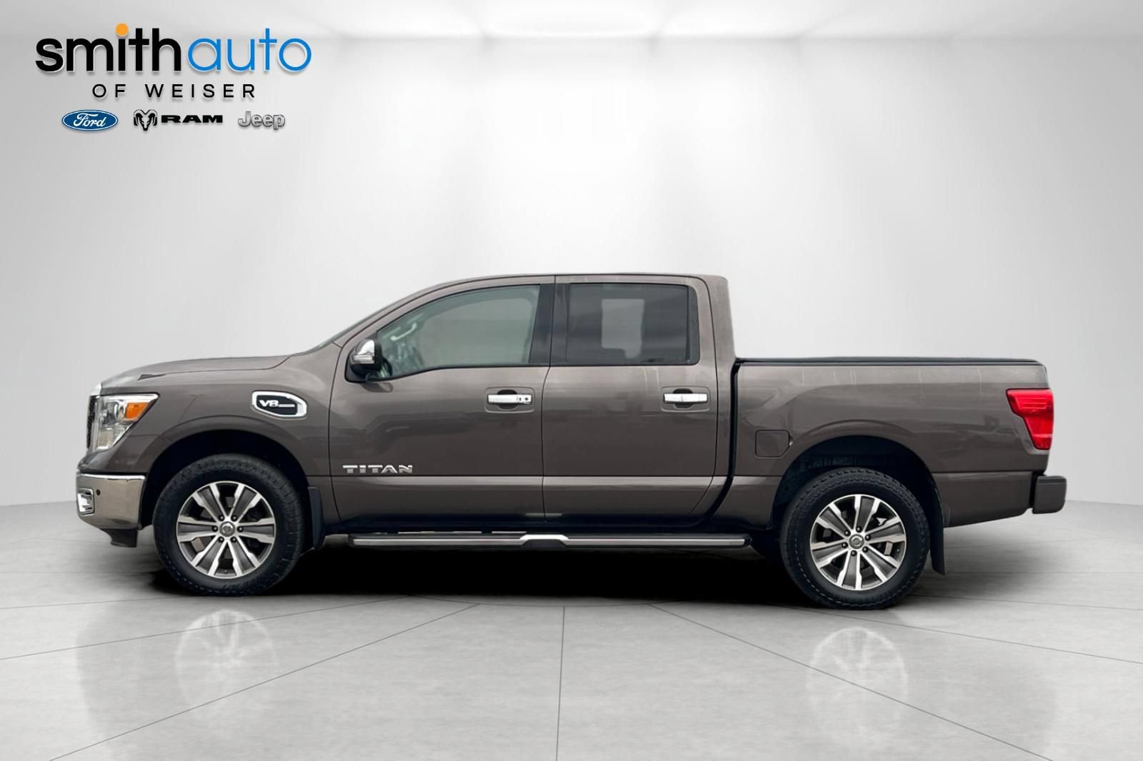 Used 2017 Nissan Titan SL AWD/4WD image 8