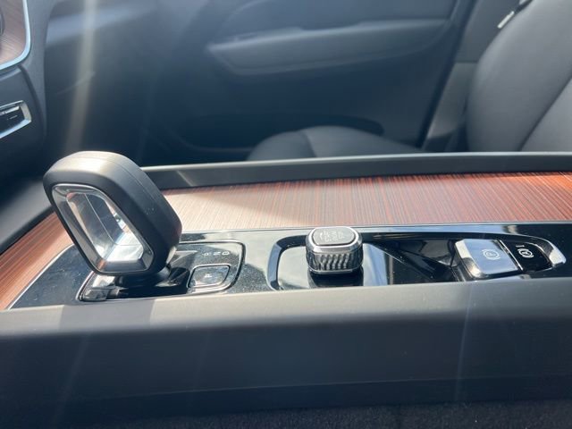 Certified 2023 Volvo XC60 B5 Plus w/ Climate Package image 37