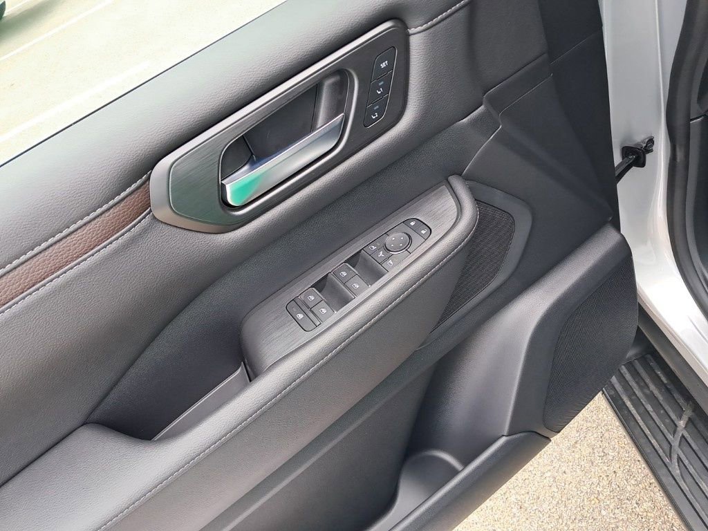 New 2025 Nissan Armada SL image 12