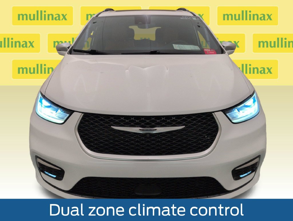 Used 2024 Chrysler Pacifica Pinnacle FWD image 15