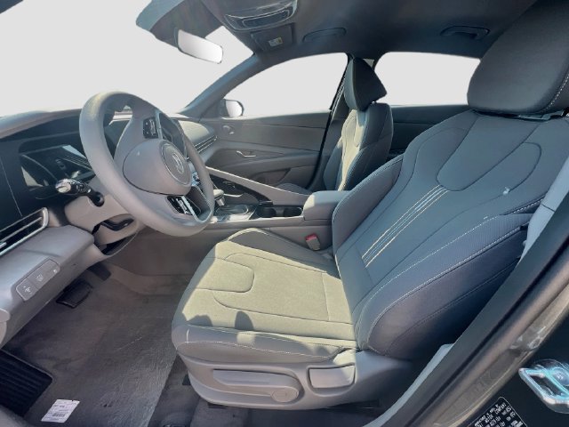 New 2026 Hyundai Elantra Hybrid FWD image 19